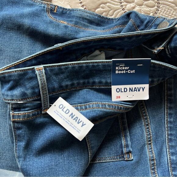 Old Navy Mid-Rise Kicker Boot-Cut Jeans NEW Plus Size 28 - Picture 5 of 6